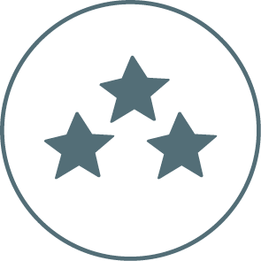 Icon von Leistungen im KFZ-Gutachter Bereich. Es zeigt die Leistung Bewertungen anhand von drei Sternen in einem Kreis. Es dient als Gestaltungselement.