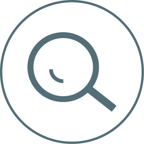 Icon von Leistungen im KFZ-Gutachter Bereich. Es zeigt die Leistung Technische Analyse anhand von einer Lupe in einem Kreis. Es dient als Gestaltungselement.